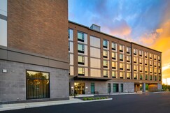 Holiday Inn Express - Boston Logan Airport - Revere