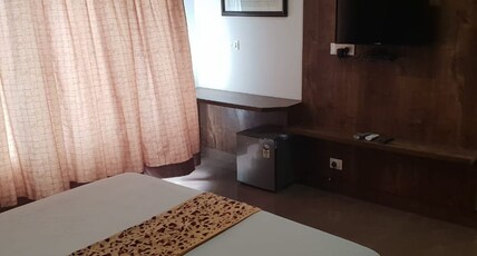 Hotel Posh Room Type - Executive Room