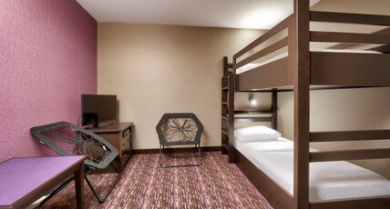Holiday Inn Express Hotel & Suites Billings Room Type - 1 King 1 Bunk Bed 1 Bedroom Suite