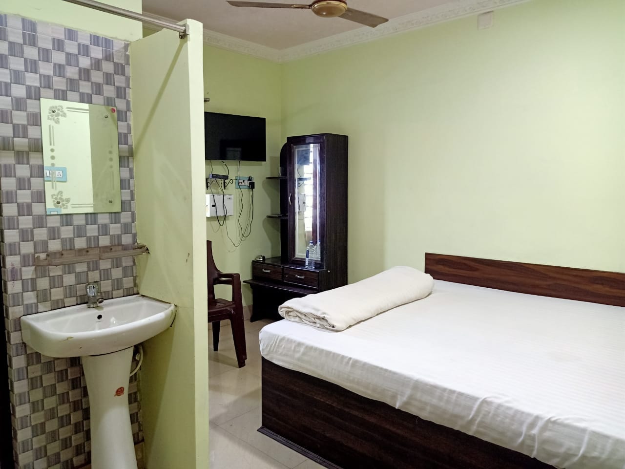 Hotel Shakti - Tap to explore photos