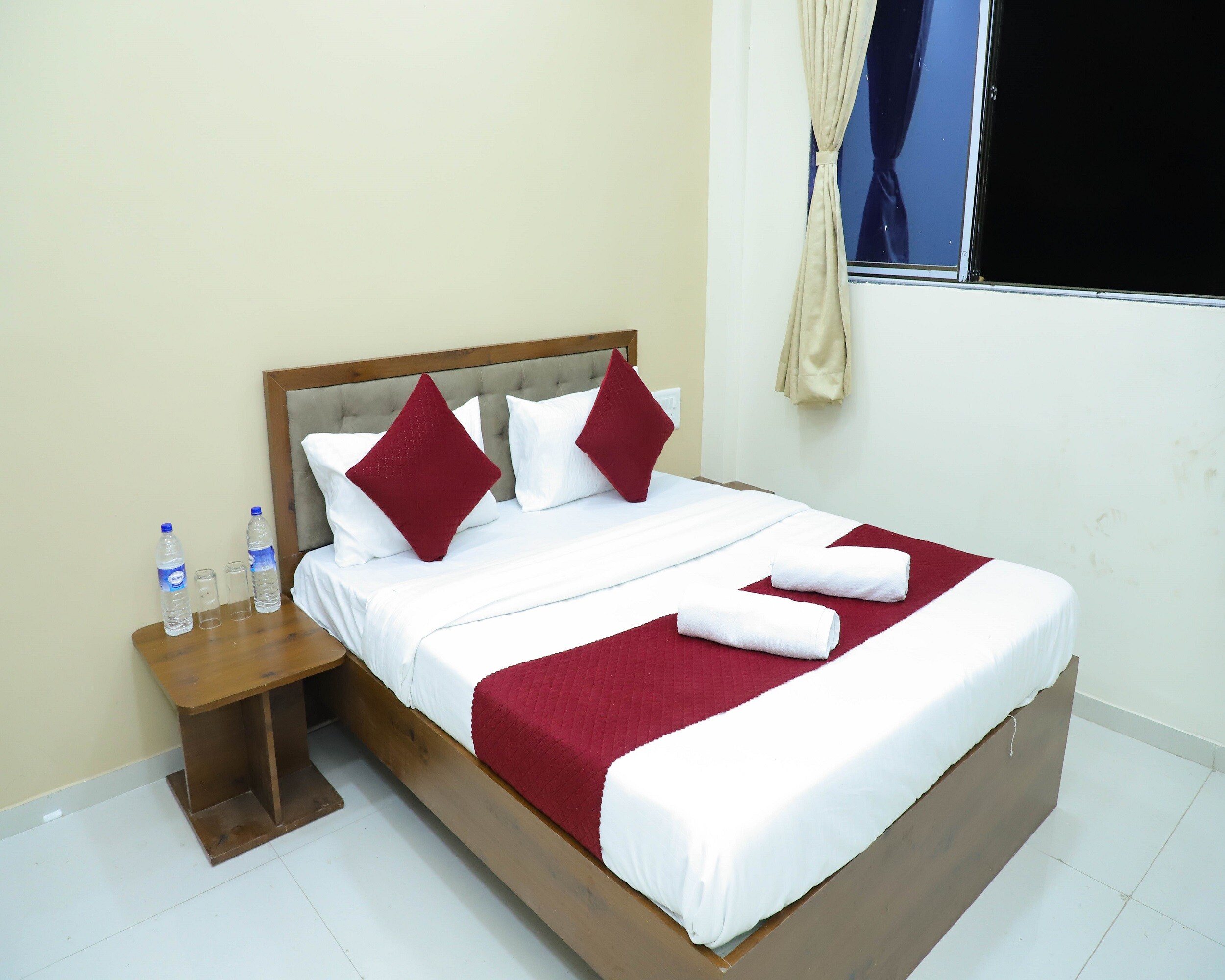 Hotel Devanshri - Tap to explore photos