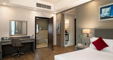 Ramada by Wyndham Dubai Barsha Heights Room Type - 1 King Bed, Mobility Accessible Room, Walk-In Shower, Non-Smoking