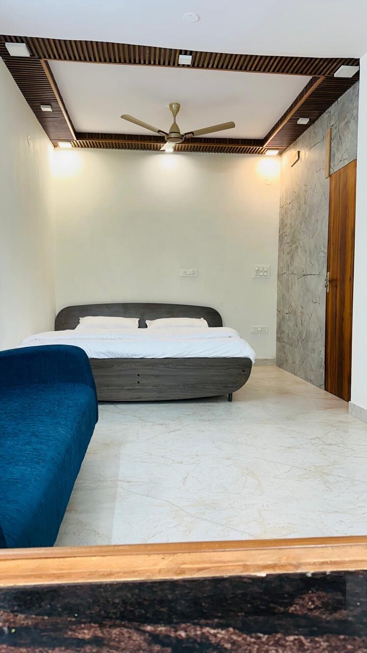 3 BHK COMPLETE APARTMENT ON RENT - Tap to explore photos