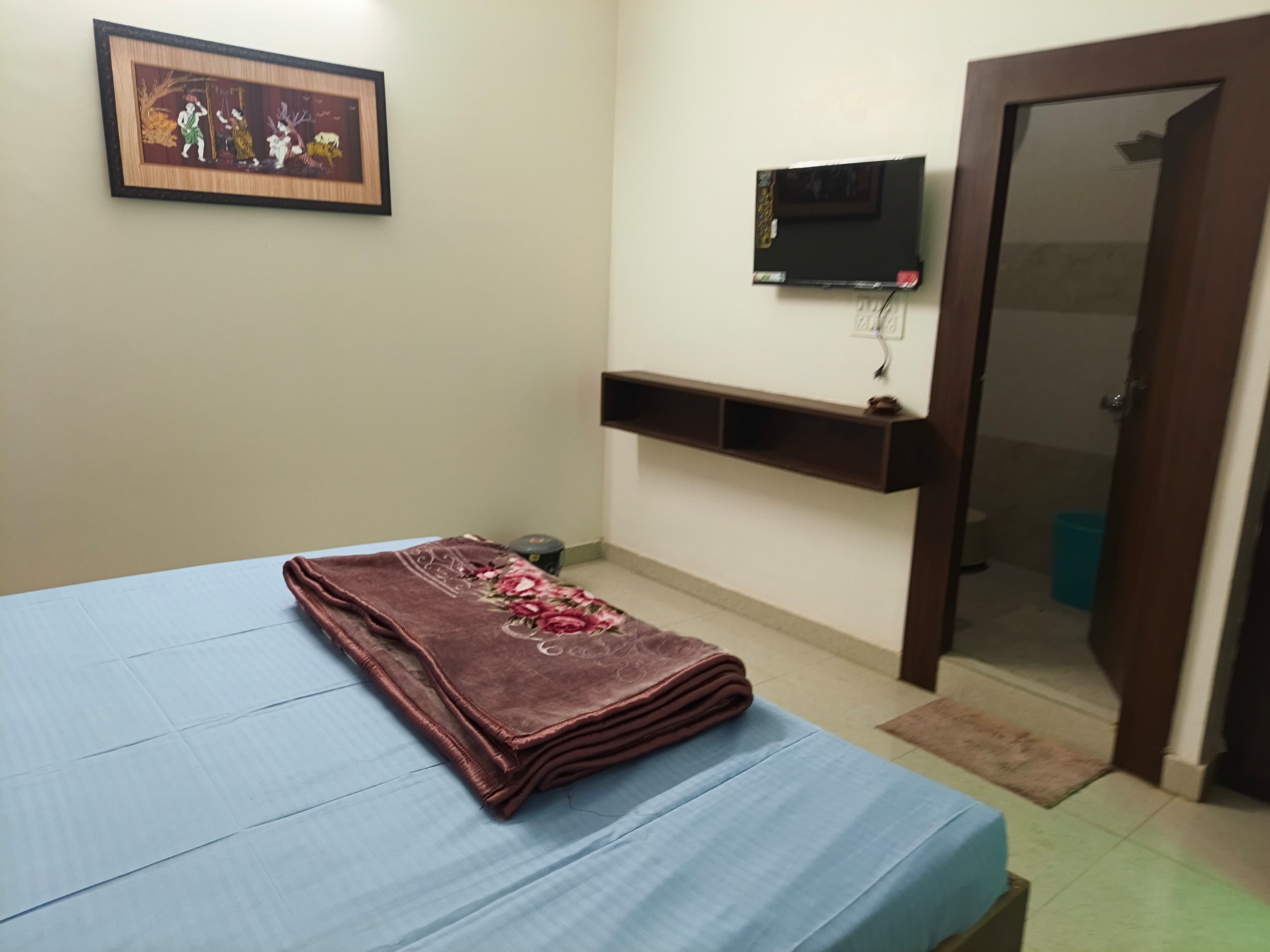 Hotel Vatsalya Kunj - Tap to explore photos