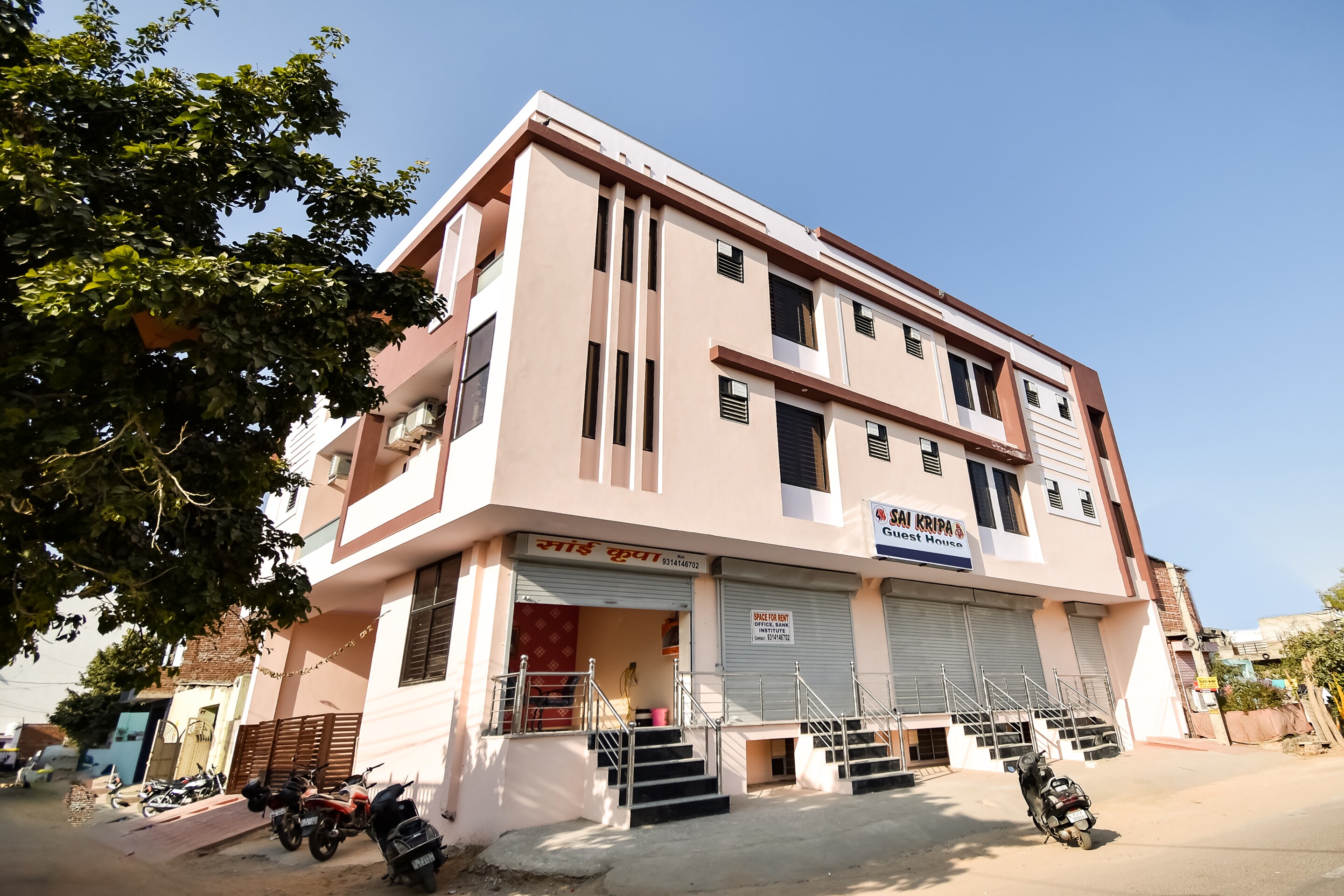 OYO 70183 Sai Kripa Lodging - Tap to explore photos