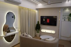 AeroLuxe Suite |5 min from Airport |Premium Studio