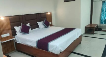 FabHotel Waltair Center Room Type - Deluxe Room