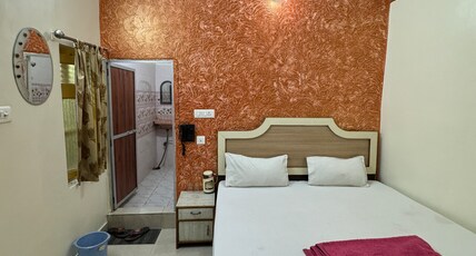 Hotel Heaven Room Type - Deluxe Non A.C. Room(No Alcohol)