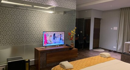 HOTEL FRIDAY INN Room Type - Royal Suit