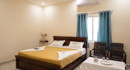 Raaghavendra Residensy Room Type - Deluxe Room