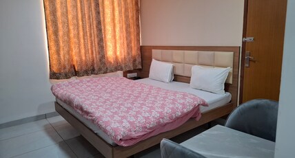 Hotel Kamla Palace Room Type - Deluxe Double Occupancy Room with King Size Bed