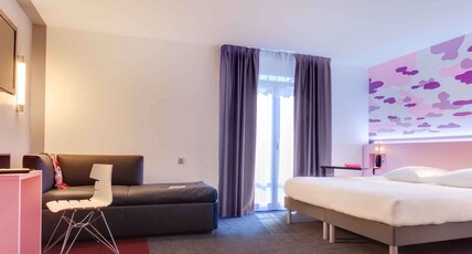 IBIS STYLES NANTES CENTRE GARE Room Type - Standard Room with a double bed and sofa