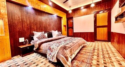 Maple inn resort Room Type - Deluxe Room With Heating Blanket