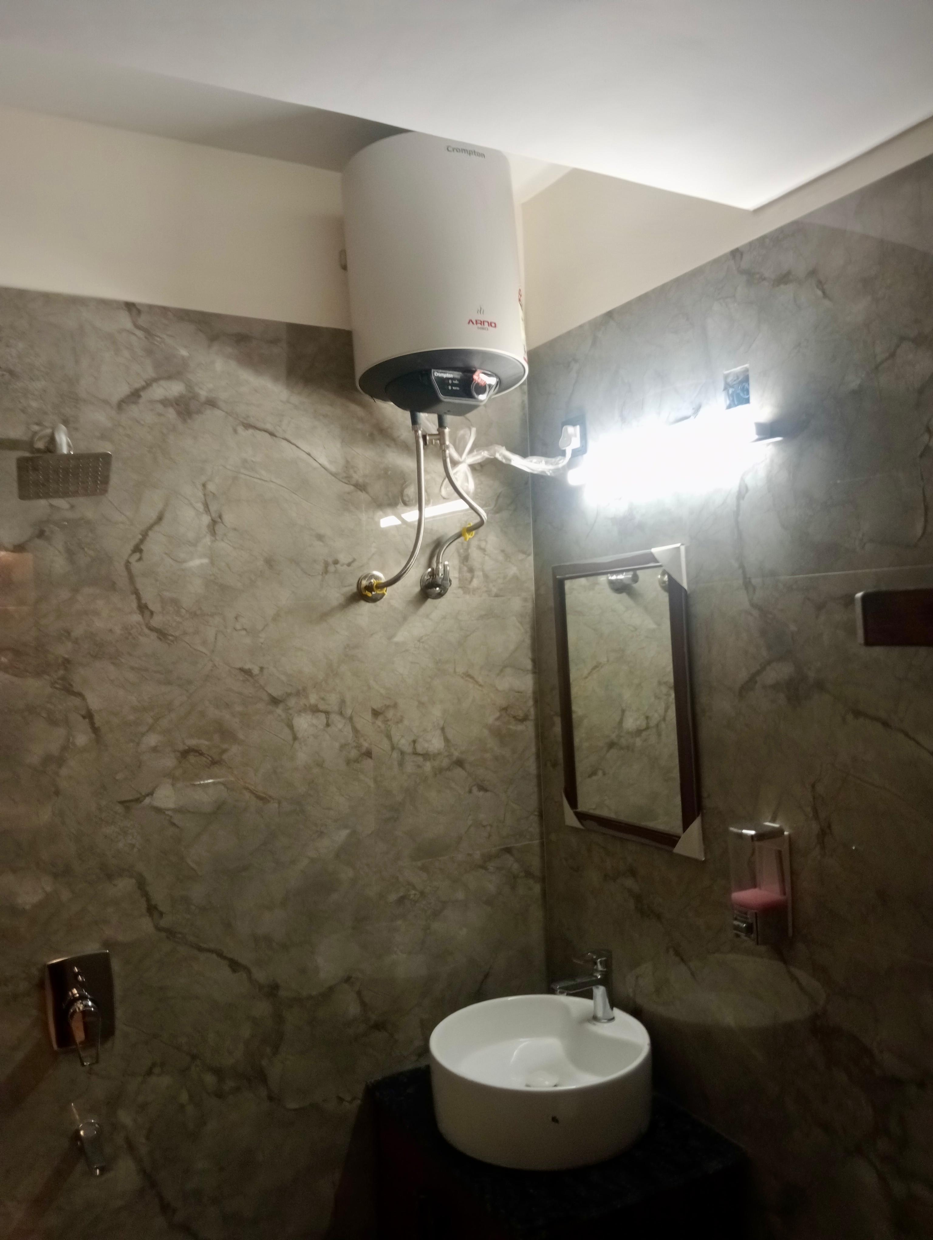 HOTEL ESS 8 - Tap to explore photos