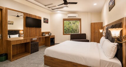 Serenity Hill Resort Near (2Km) Fateh Sagar Lake Udaipur Room Type - Premier room Serenity Hill Resort Near (2Km) Fateh Sagar Lake Udaipur Room Type - Premier room