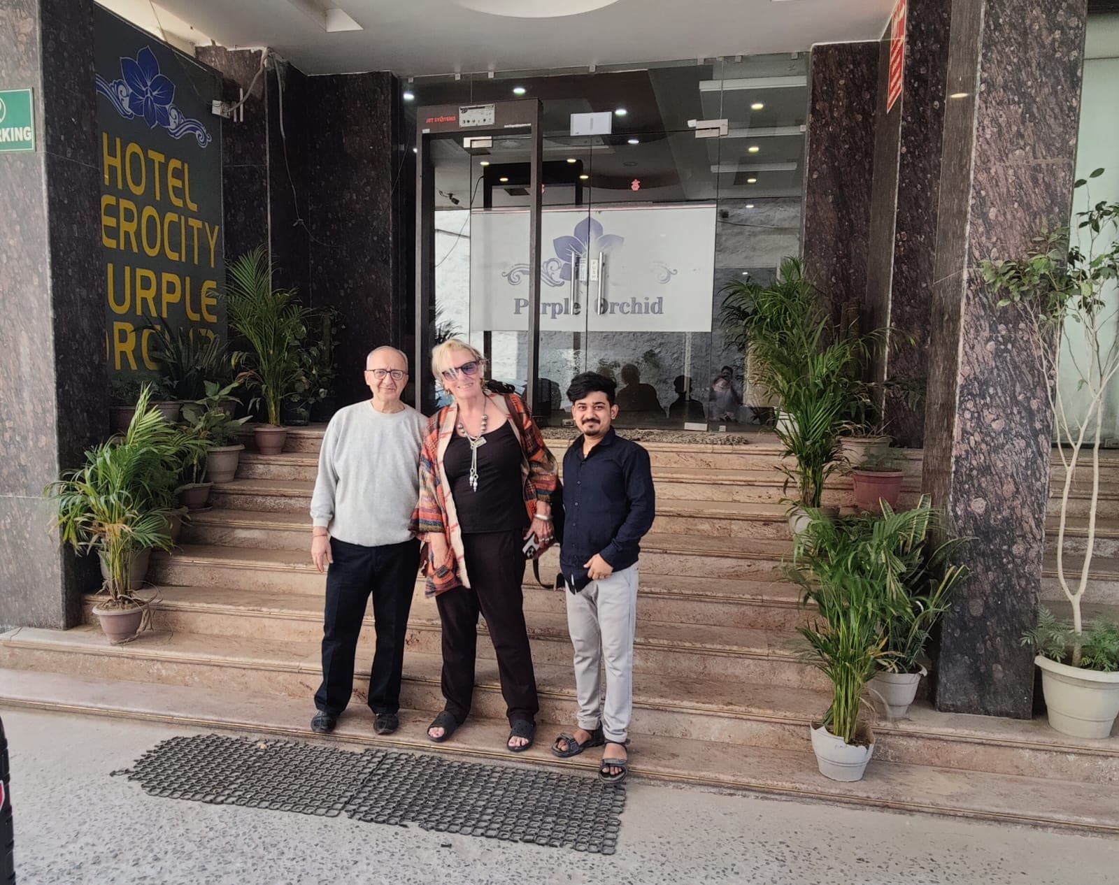 Hotel Delhi Aerocity - Tap to explore photos
