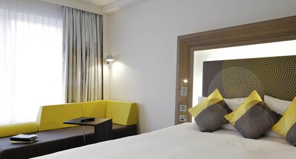 Novotel London Blackfriars Room Type - Superior Premium Room with Queen bed Novotel London Blackfriars Room Type - Superior Premium Room with Queen bed