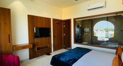 Hotel Nakshatra Room Type - Luxury Suite