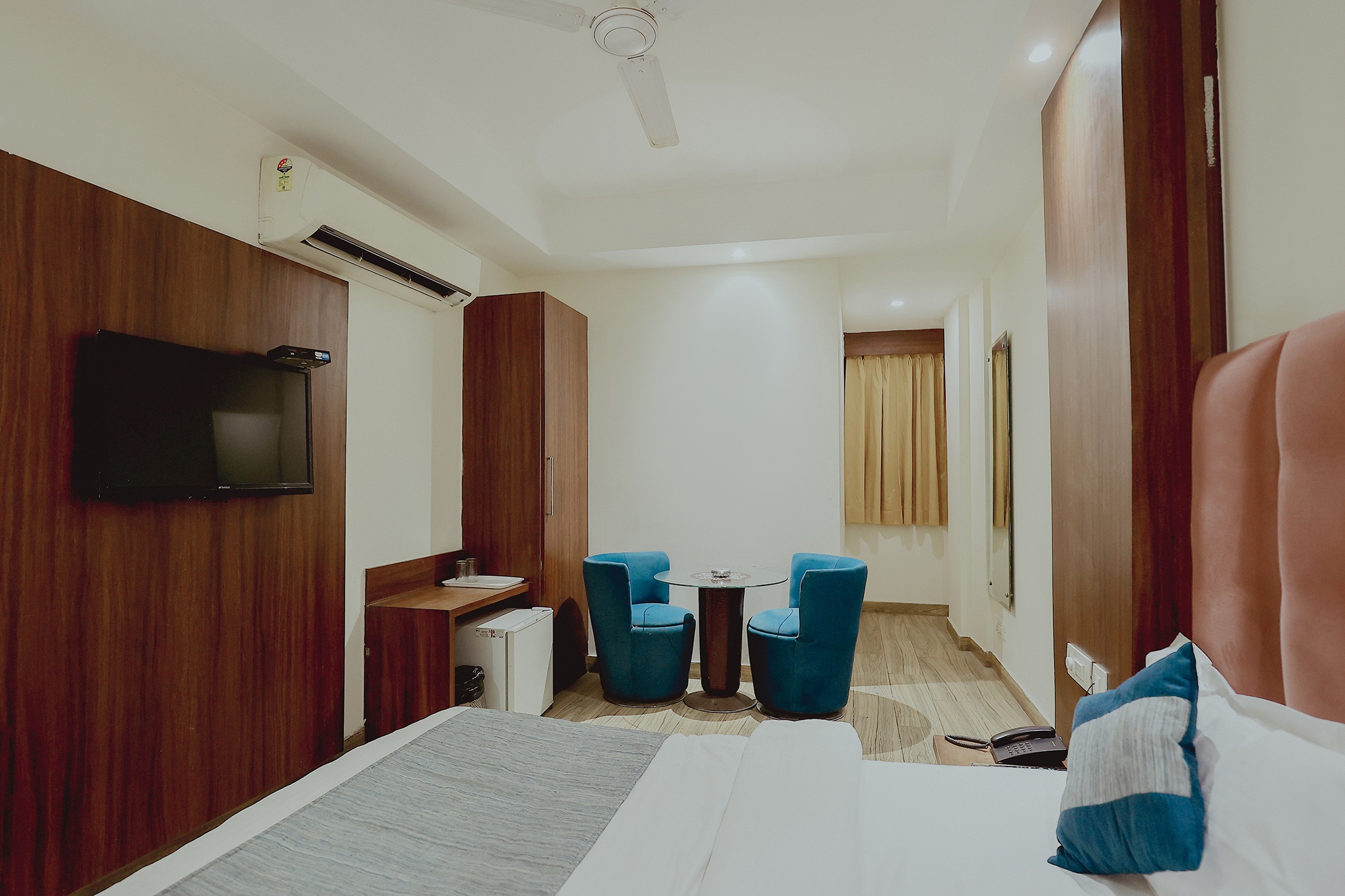 FabHotel The Kailash Dev - Nr. Adarsh Nagar Metro - Tap to explore photos