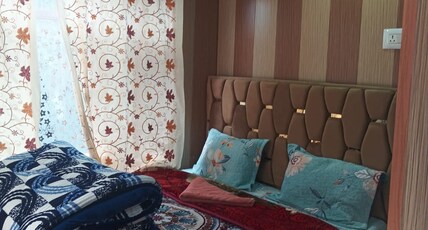 WANI GUEST HOUSE & RESTAURANT SONAMARG Room Type - Standarad Room With Heating Blanket and Room Heater WANI GUEST HOUSE & RESTAURANT SONAMARG Room Type - Standarad Room With Heating Blanket and Room Heater