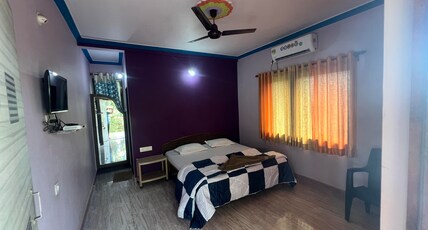 Shree Savli Guest House Room Type - Deluxe AC Room