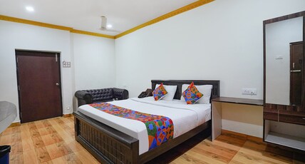 Via Lloyds Inn Room Type - Premium Room