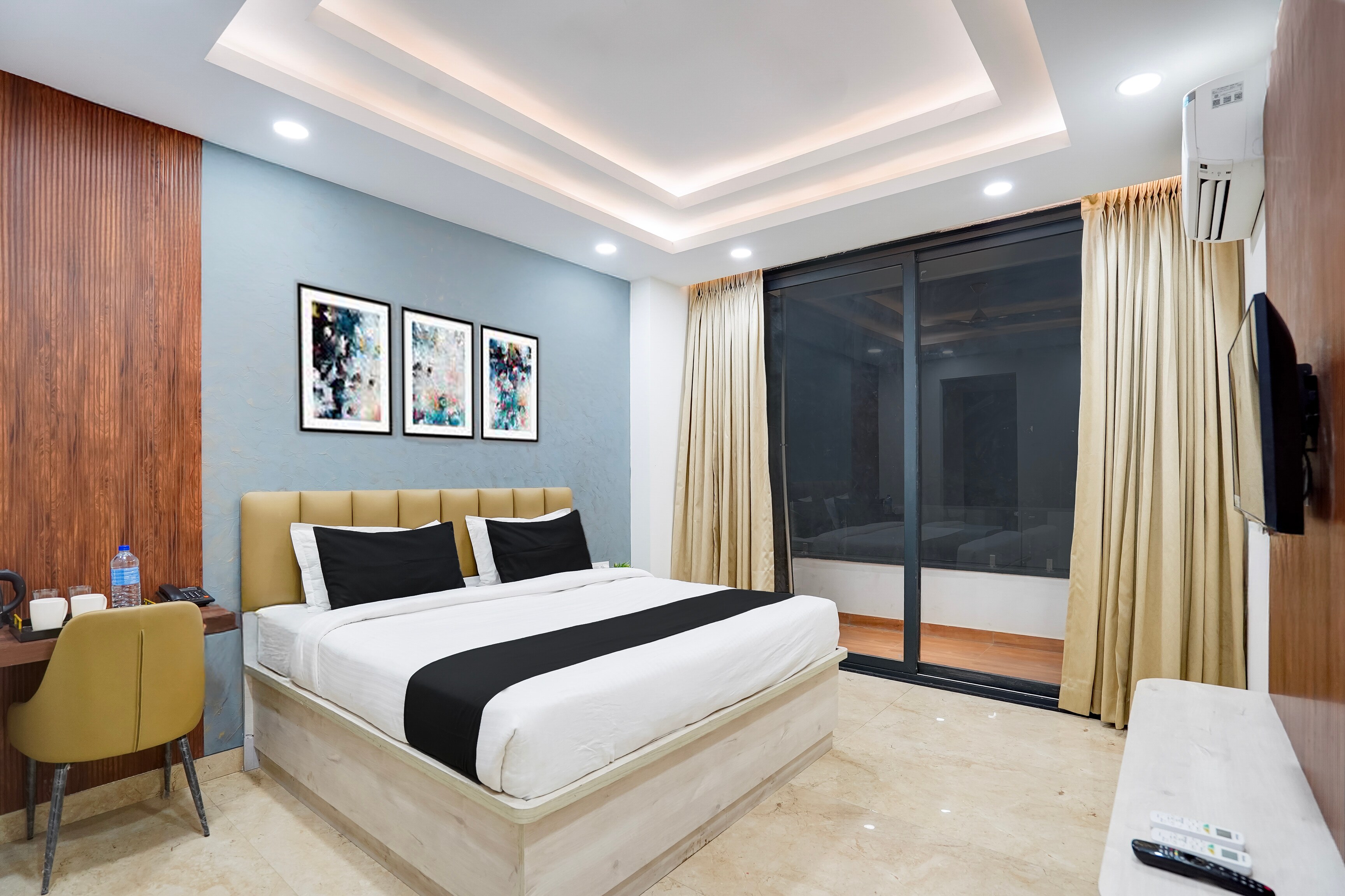 Townhouse Sector 51 Gurgaon - Tap to explore photos