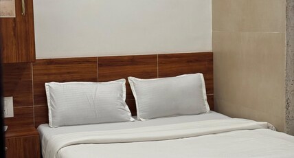Yatri Stay Inn Luxury Rooms in Mumbai Cst Room Type - Standard Double Room