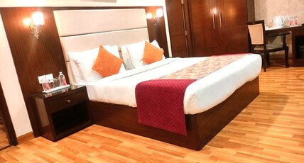 Hotel DS Clarks Inn Gurgaon Room Type - Suite room with King Bed