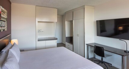 Mercure Perth On Hay Room Type - Deluxe King Room