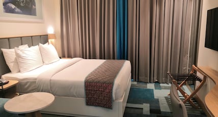 Holiday Inn Express & Suites, OMR Bengaluru Room Type - 1 Queen Bed Suite Kitchenette & Free Breakfast Holiday Inn Express & Suites, OMR Bengaluru Room Type - 1 Queen Bed Suite Kitchenette & Free Breakfast