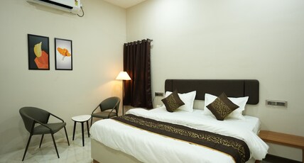 JAISWAL INN Room Type - Deluxe Room with City View