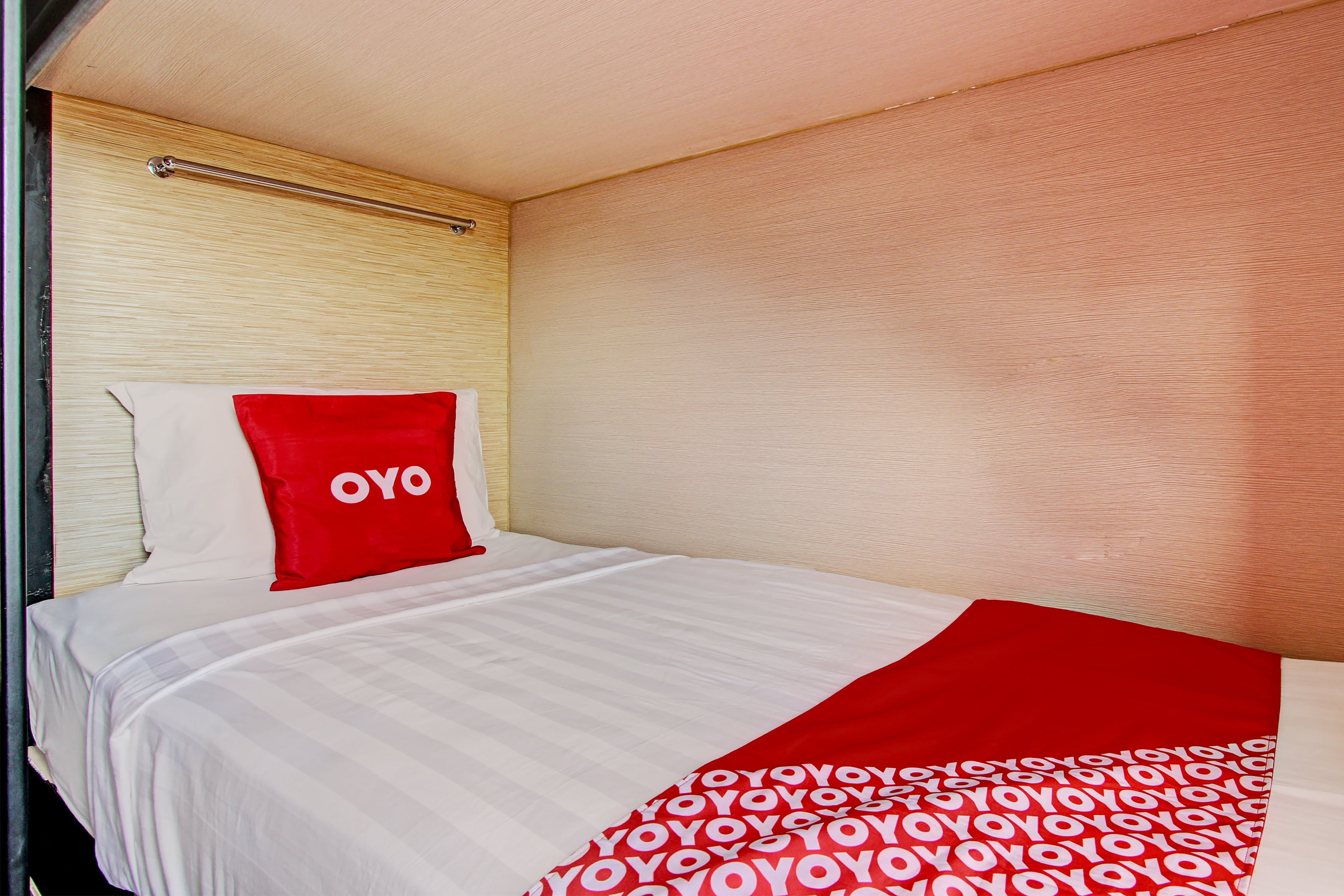 Hotel O Penak Malioboro Bunk Bed - Tap to explore photos