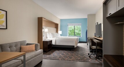Holiday Inn Cheshire - Southington Room Type - 1 King Premium