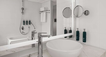 Hilton Vienna Danube Waterfront Room Type - DOUBLE QUEEN FAMILY SUITE