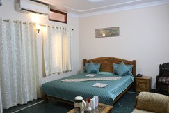 Hotel Rathore Lodge & Restaurant