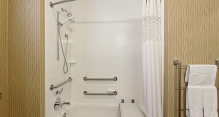 Hampton Inn by Hilton Seattle/Everett Room Type - 1 KNG ACCESSIBLE TUB NS