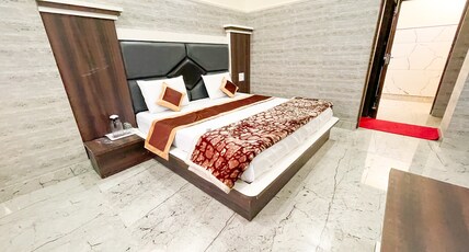 THE ROYAL TIRATH Room Type - Deluxe Double Bedroom AC
