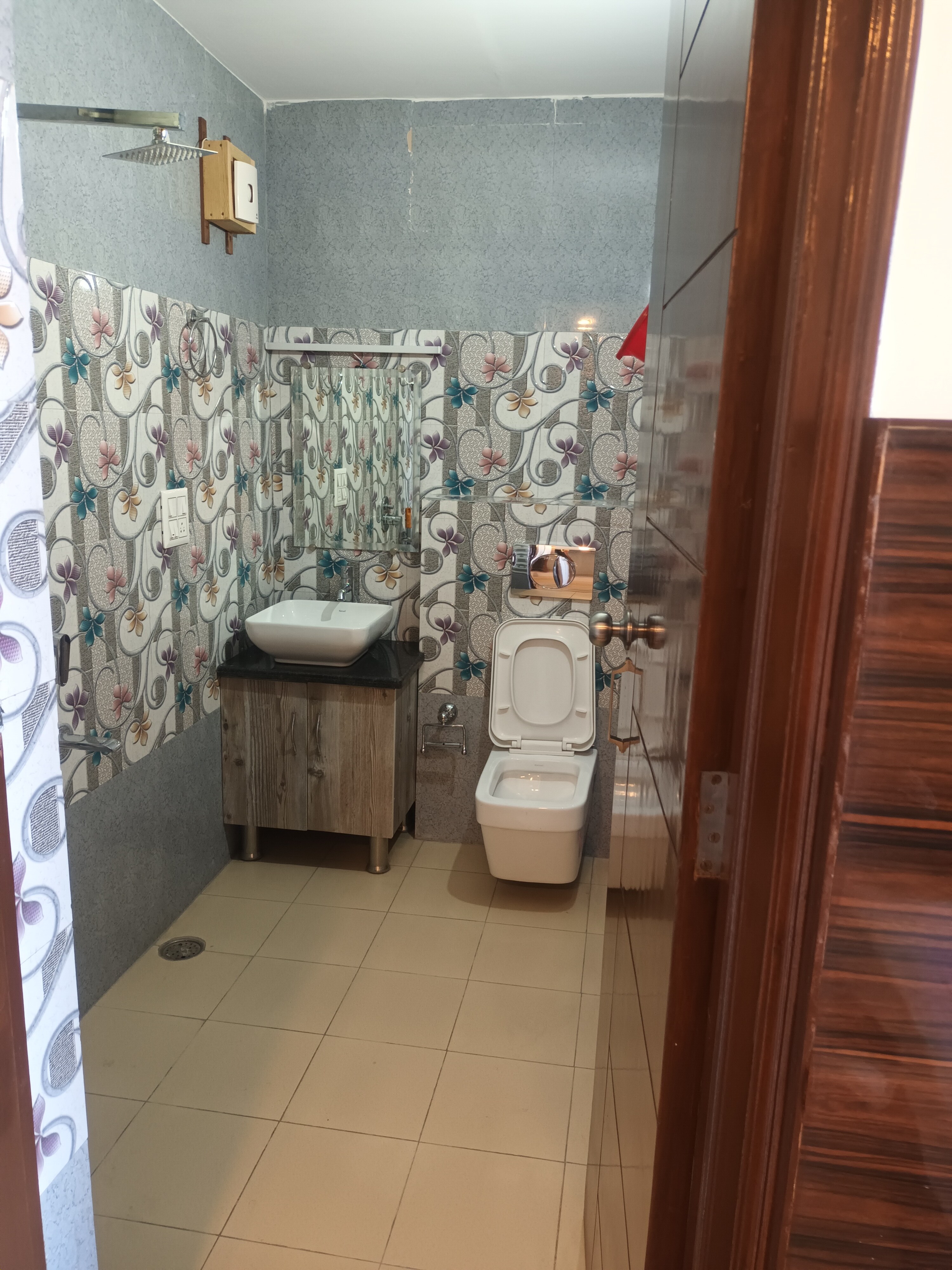 Comfort Homestay - Tap to explore photos