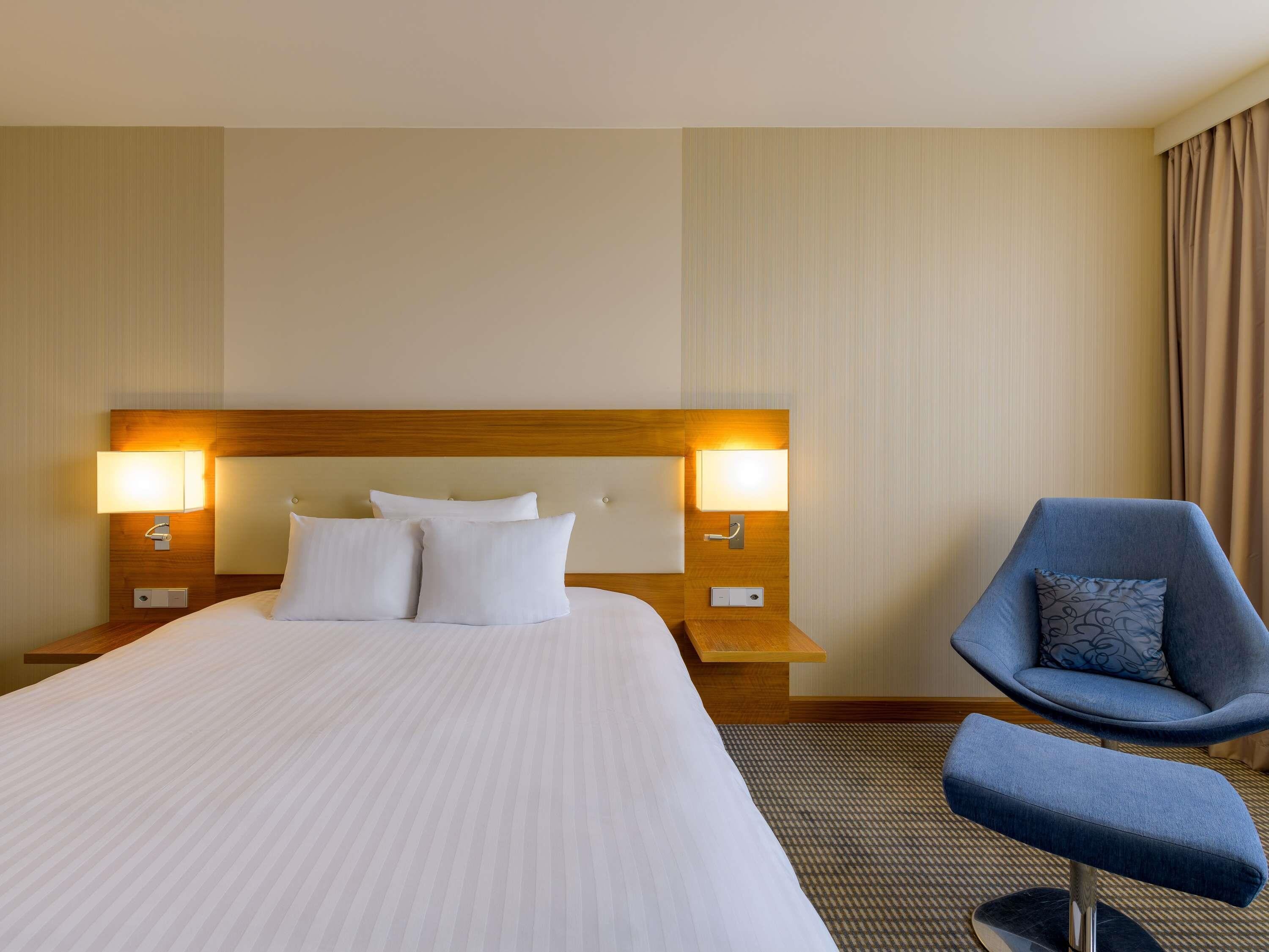 Movenpick Hotel Geneva - Tap to explore photos