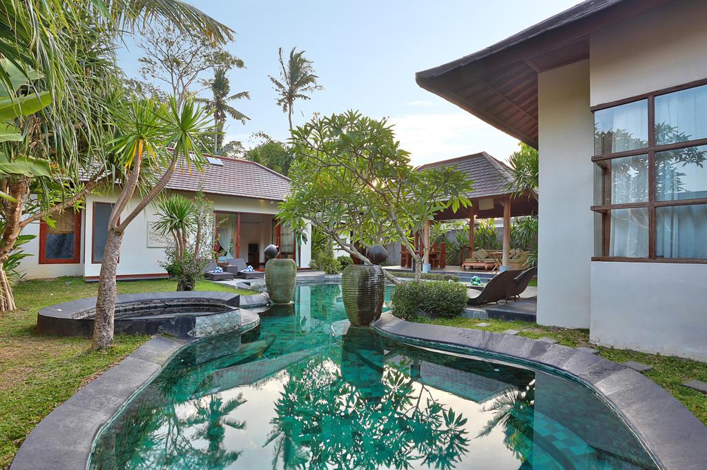The Kampung Ubud Villa - Tap to explore photos