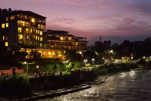 GANGA KINARE- A Riverside Boutique Resort