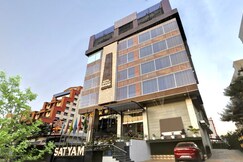 Hotel Apollo Grand (G.S.Road)