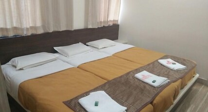 Hotel Darshan Executive Room Type - Deluxe AC (3 Bedded Room)