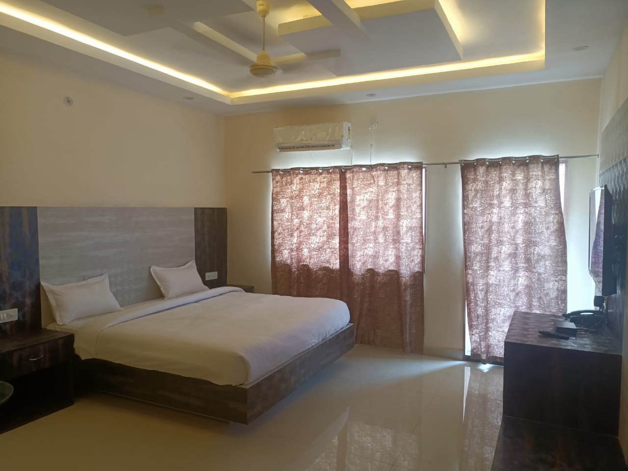 HOTEL RAJWADA PALACE - Tap to explore photos