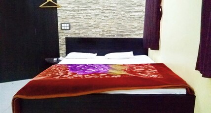 Dhanlaxmi Inn Room Type - Deluxe AC Room