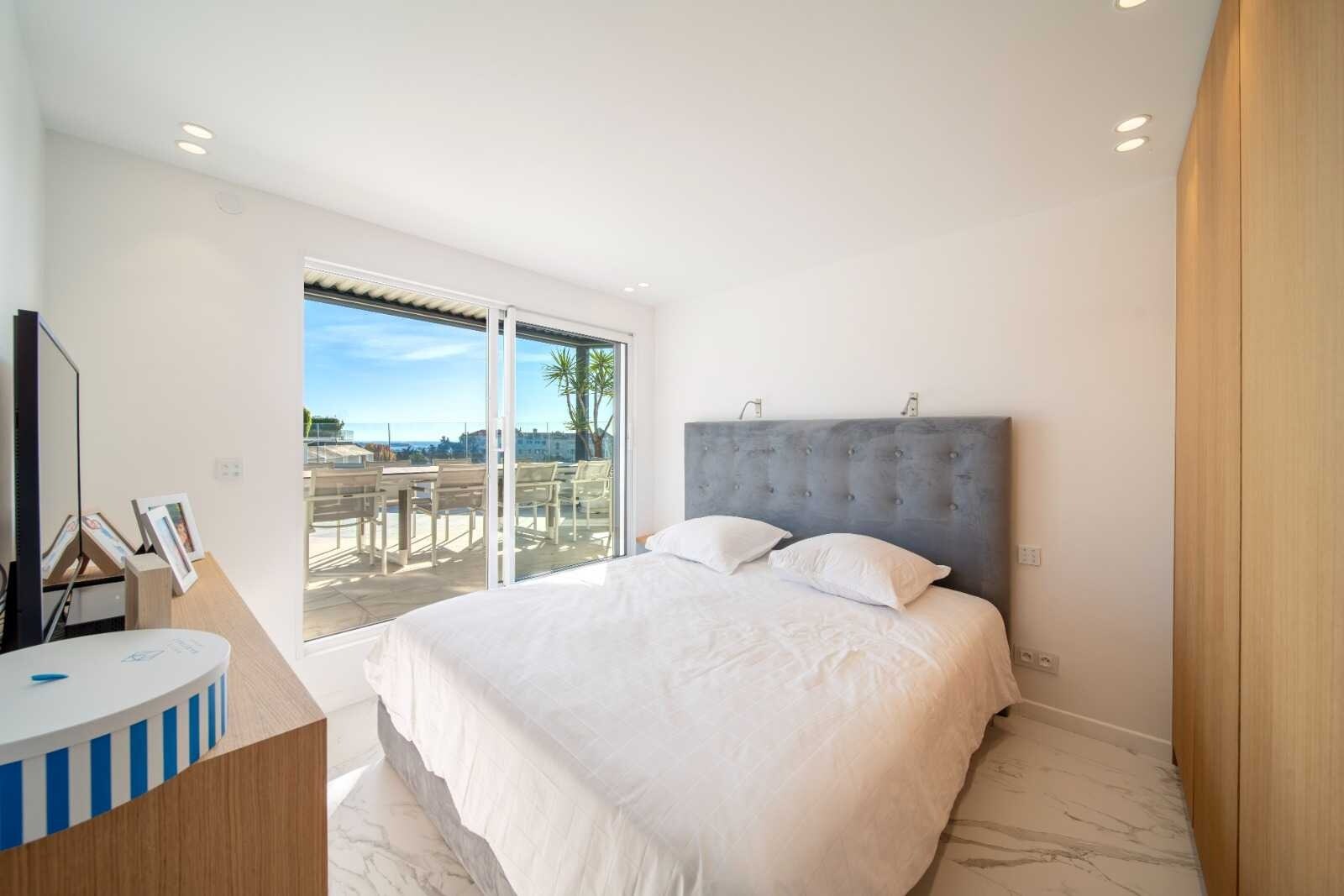 Sumptuous terrace apartment - Cannes - Sea view - Tap to explore photos