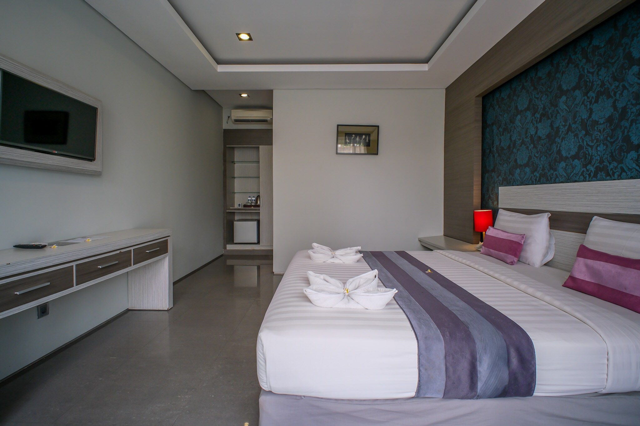 Kamini Legian Hotel - Tap to explore photos