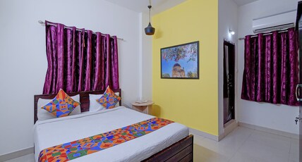 FabHotel Grand Broholic Luxury Rooms JNTU- Nr. JNTU Collegue Metro Station-Kukatpally Room Type - Deluxe Room FabHotel Grand Broholic Luxury Rooms JNTU- Nr. JNTU Collegue Metro Station-Kukatpally Room Type - Deluxe Room
