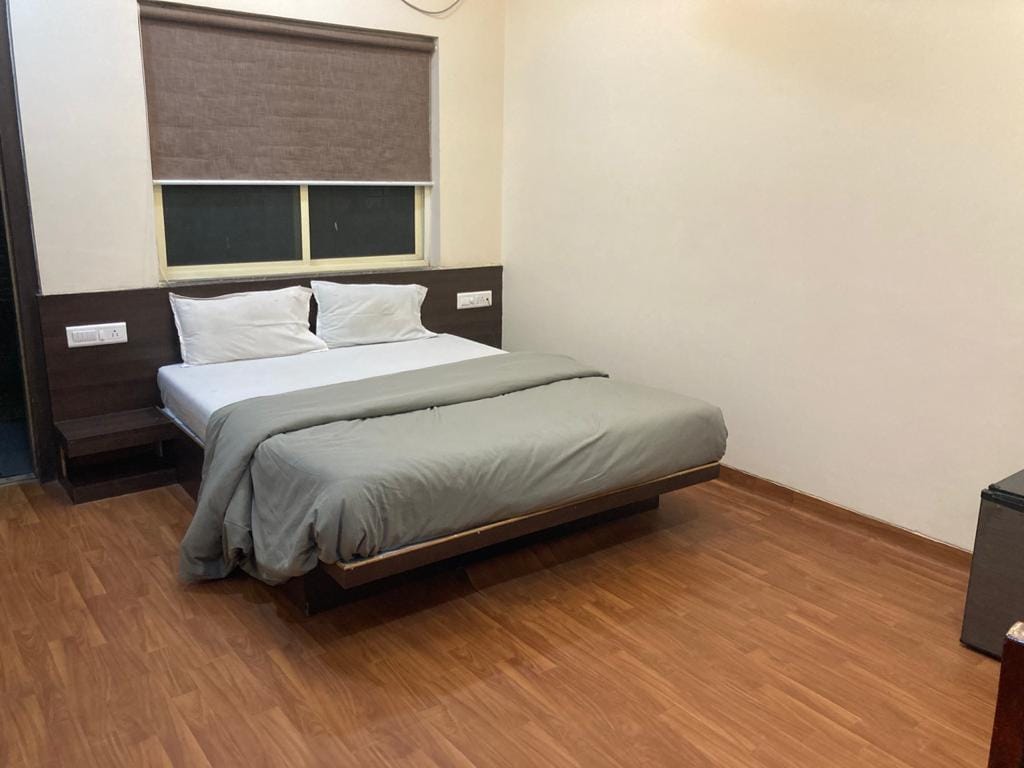 MDS GUEST HOUSE - Tap to explore photos